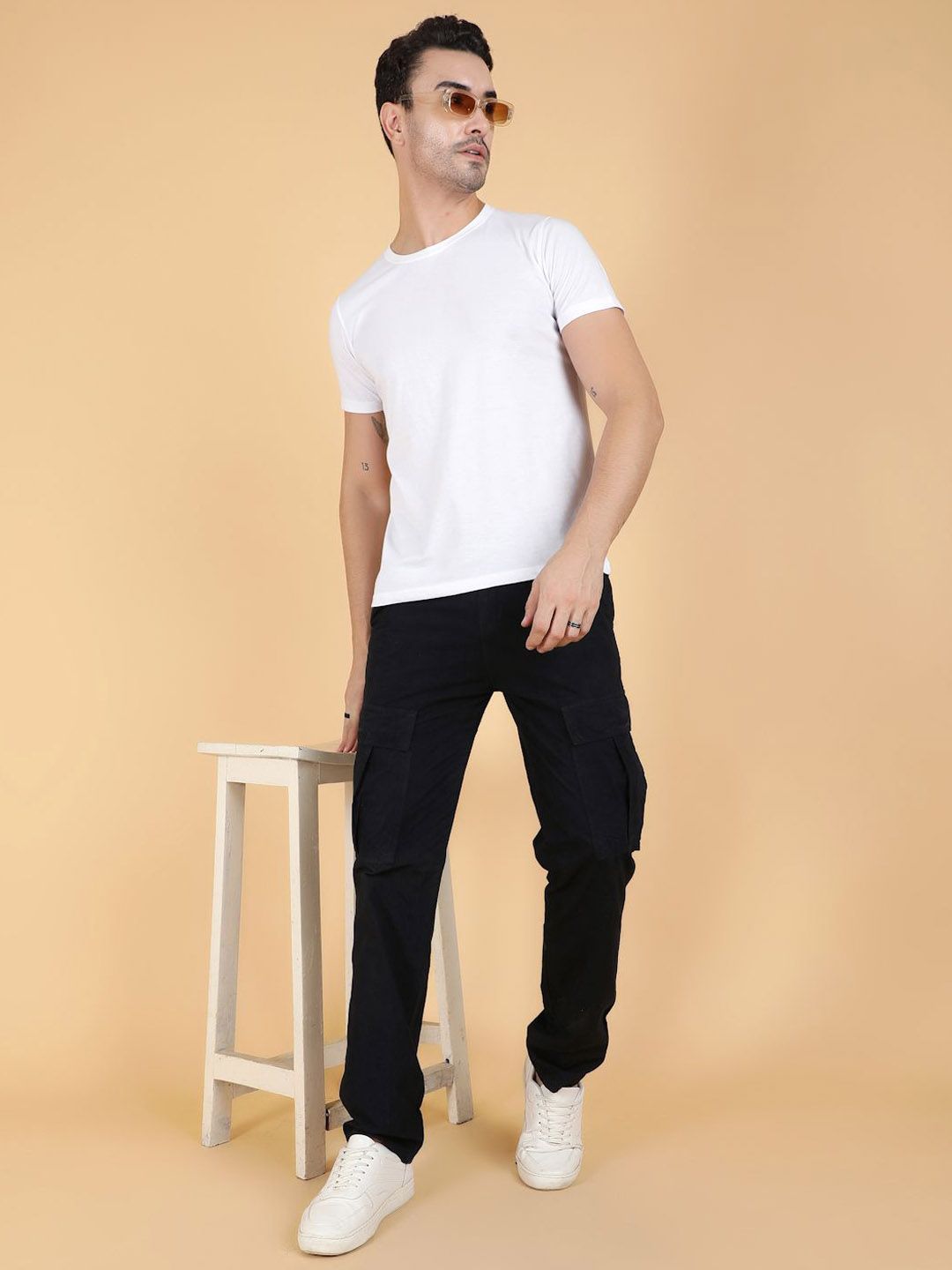 Kotty Men Regular Fit Mid-Rise Black Cargo Trousers