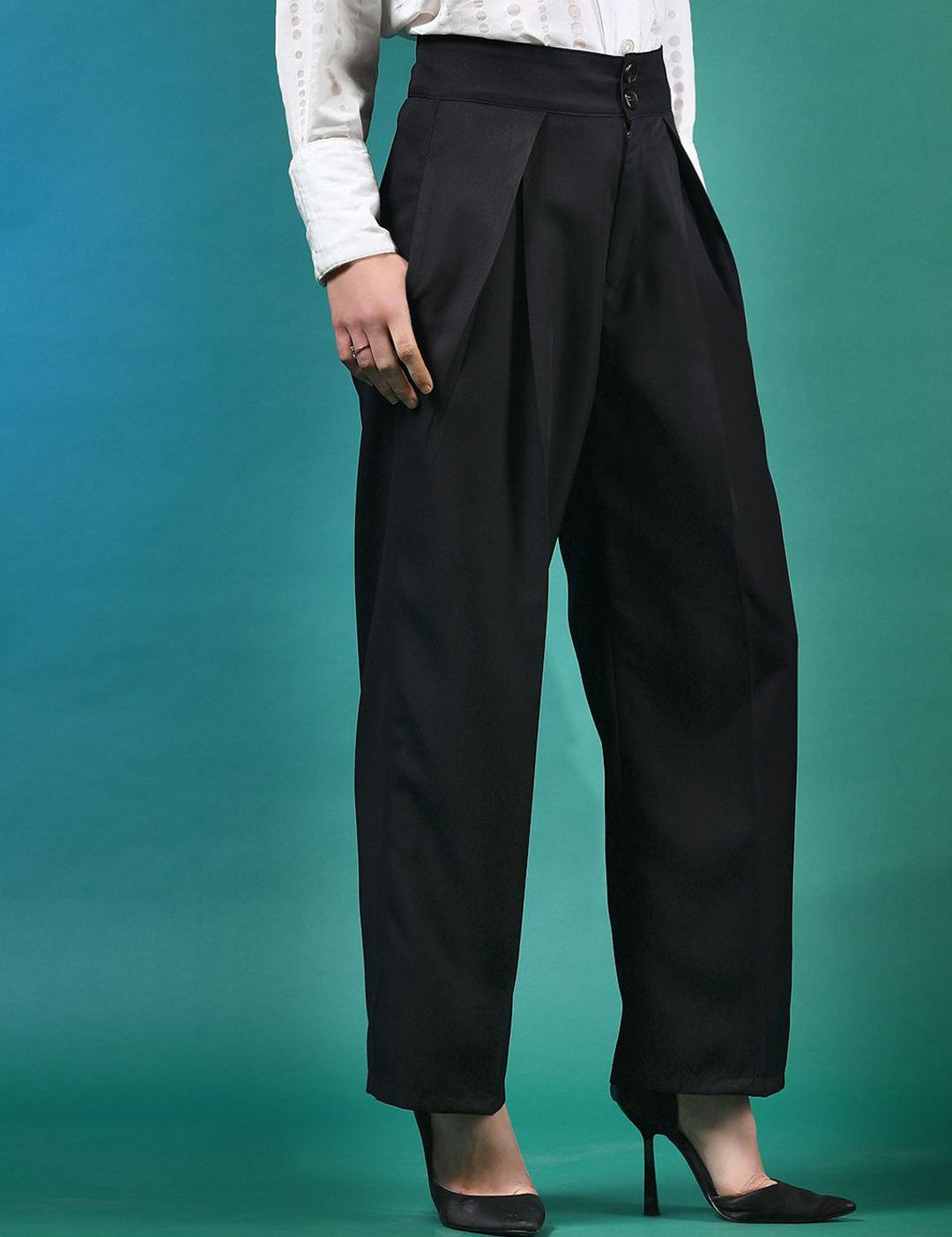 Kotty Women Relaxed Straight Fit High-Rise Easy Wash Pleated Trousers