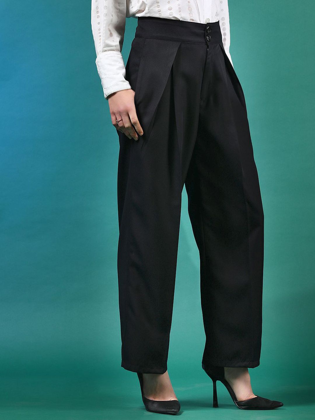 Kotty Women Relaxed Straight Fit High-Rise Easy Wash Pleated Trousers