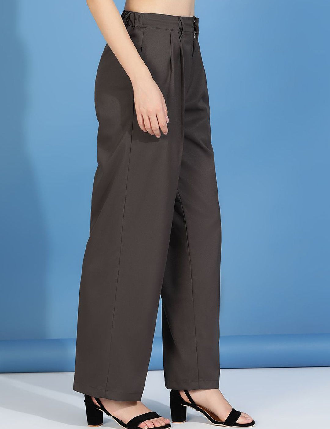 Kotty Women Relaxed Straight Fit High-Rise Easy Wash Pleated Parallel Trousers