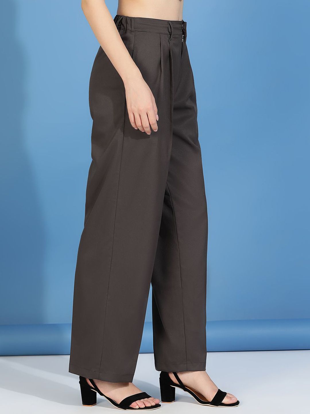 Kotty Women Relaxed Straight Fit High-Rise Easy Wash Pleated Parallel Trousers