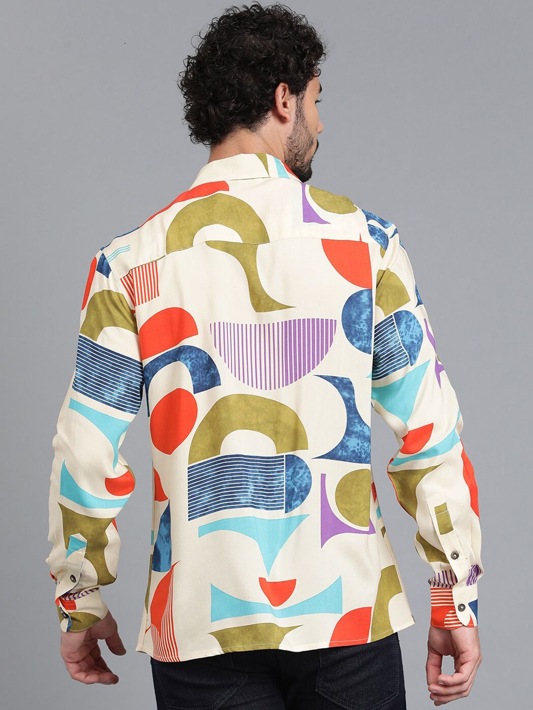 Kotty New Relaxed Fit Abstract Printed Cutaway Collar Casual Shirt