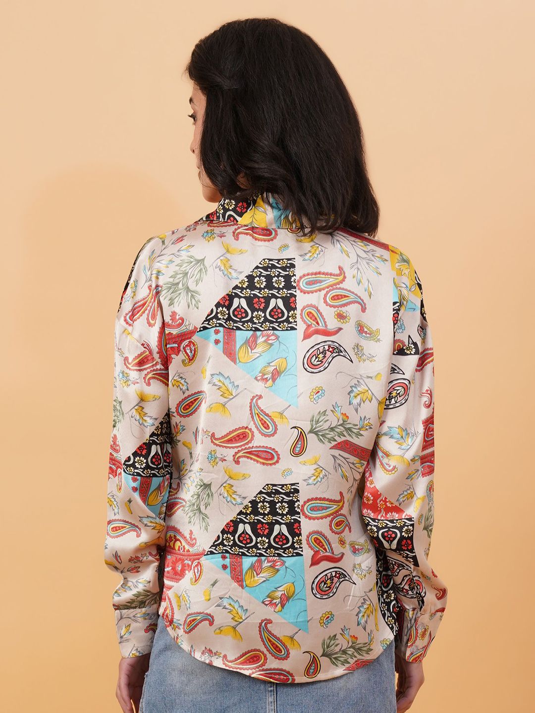 Kotty Abstract Printed Cutaway Collar Casual Shirt