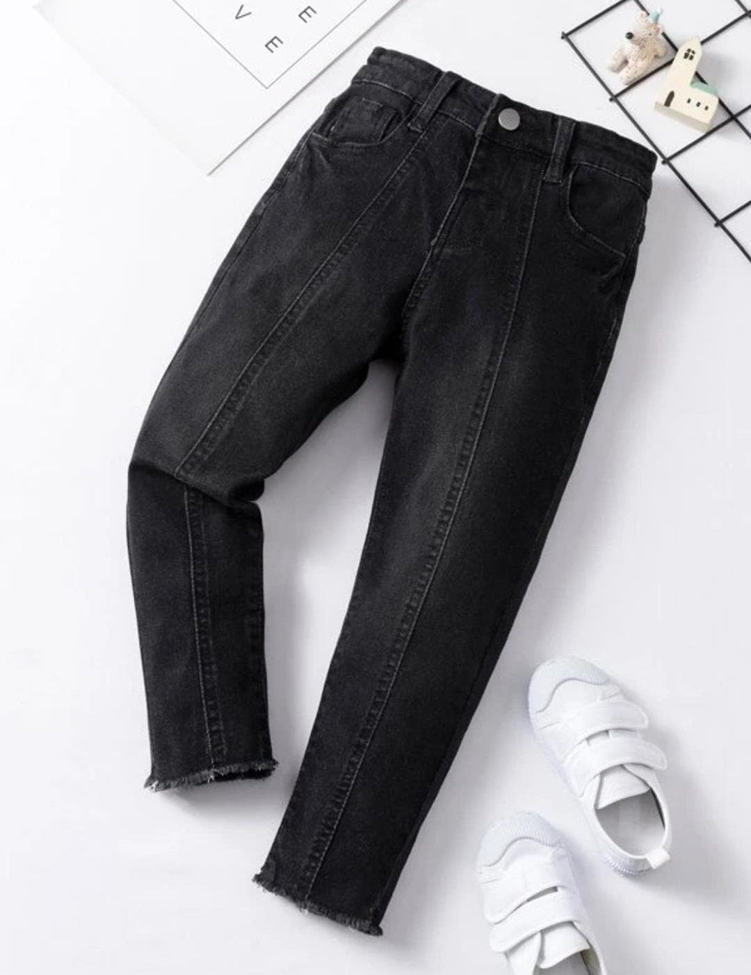 Kotty Girls Low Distress Mid-Rise Light Fade Stretchable Jeans