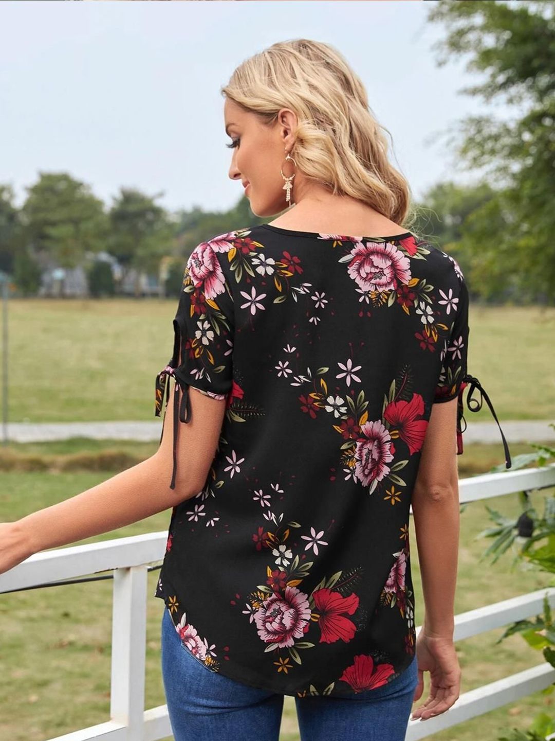 Kotty Floral Printed Round Neck Crepe Top