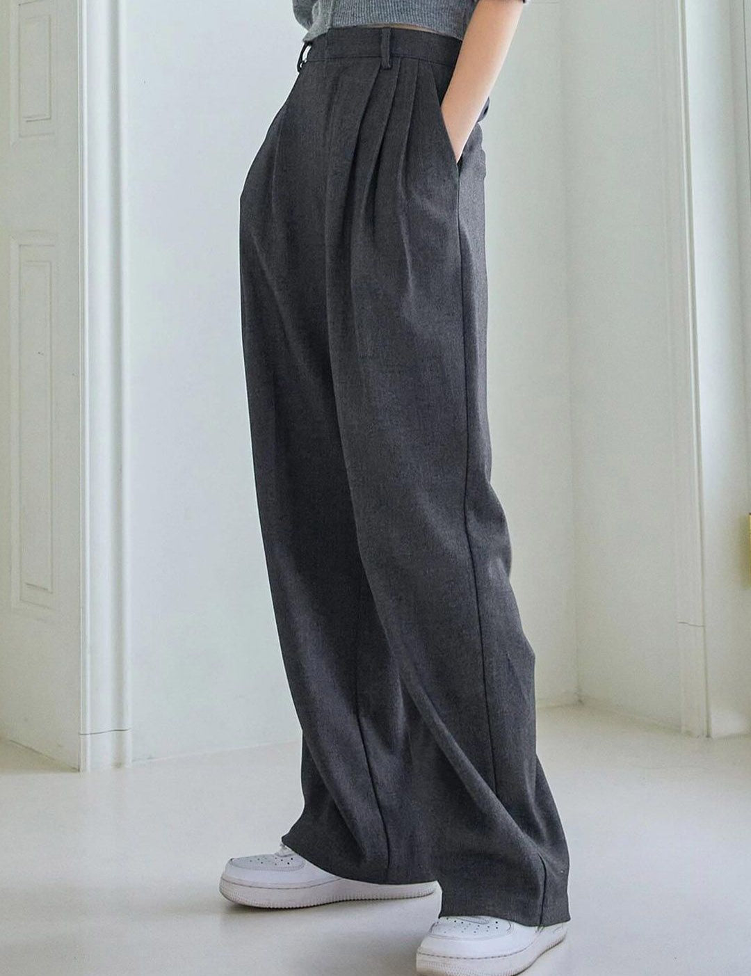 Kotty Women Grey Relaxed Straight Leg Straight Fit High-Rise Pleated Trousers