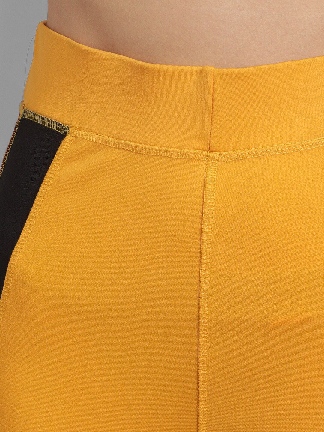 Kotty Women Yellow & Maroon Colourblocked Ankle-Length Tights