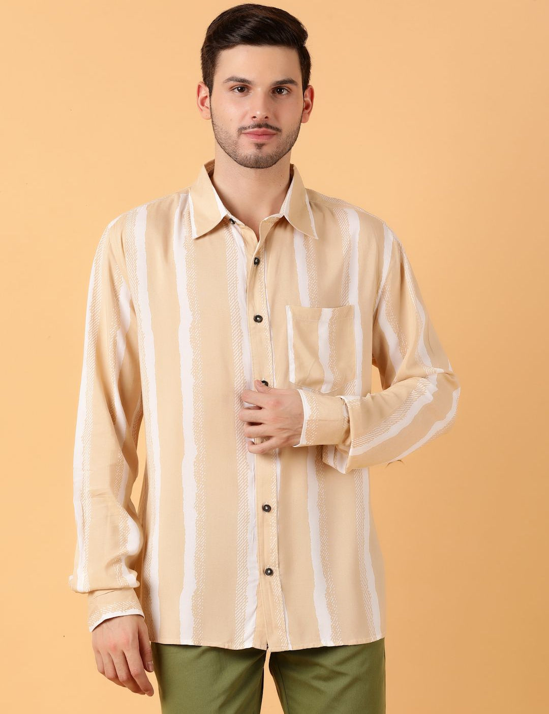 Kotty Men Relaxed Spread Collar Graphic Printed Casual Shirt