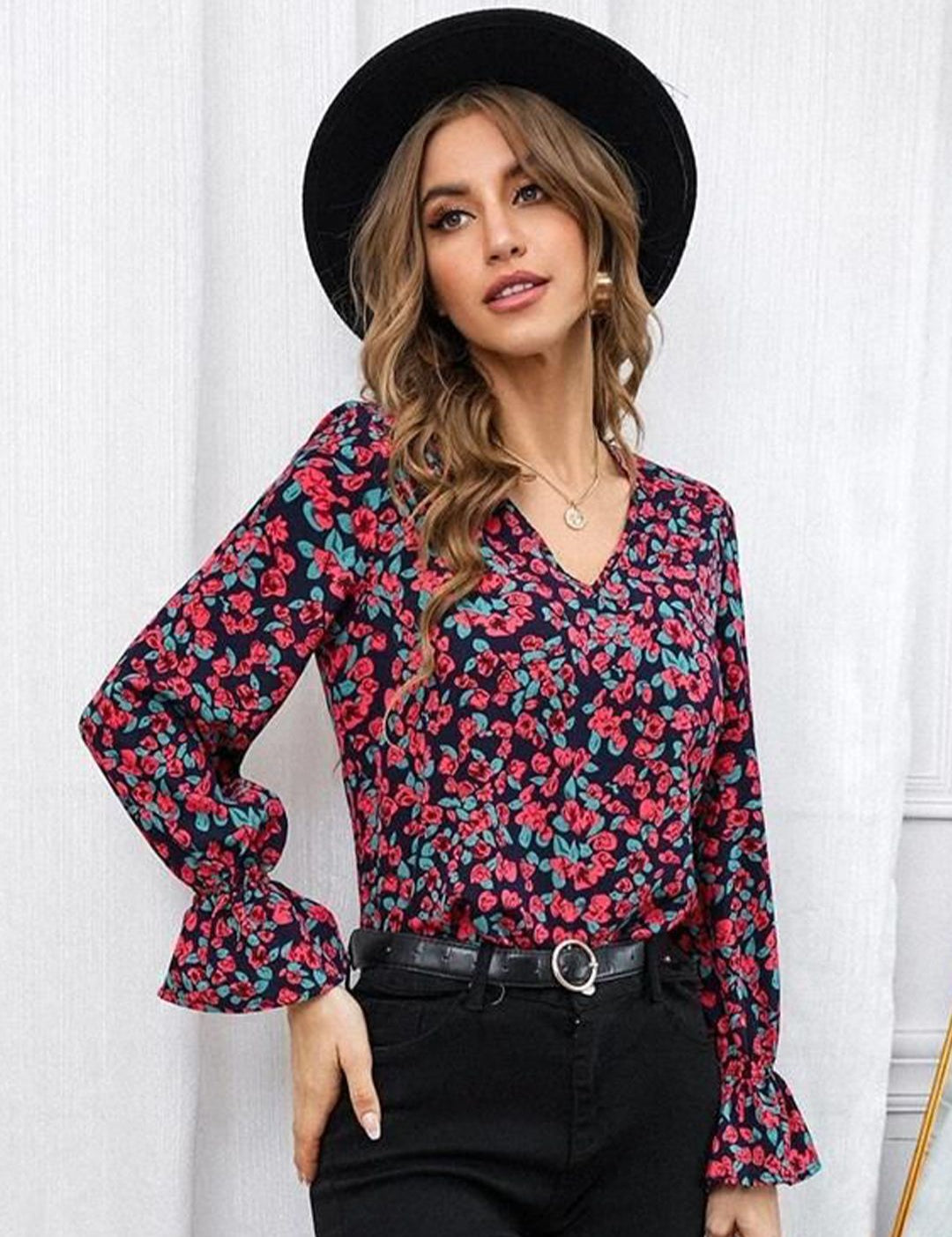 Kotty Floral Printed V-Neck Crepe Top