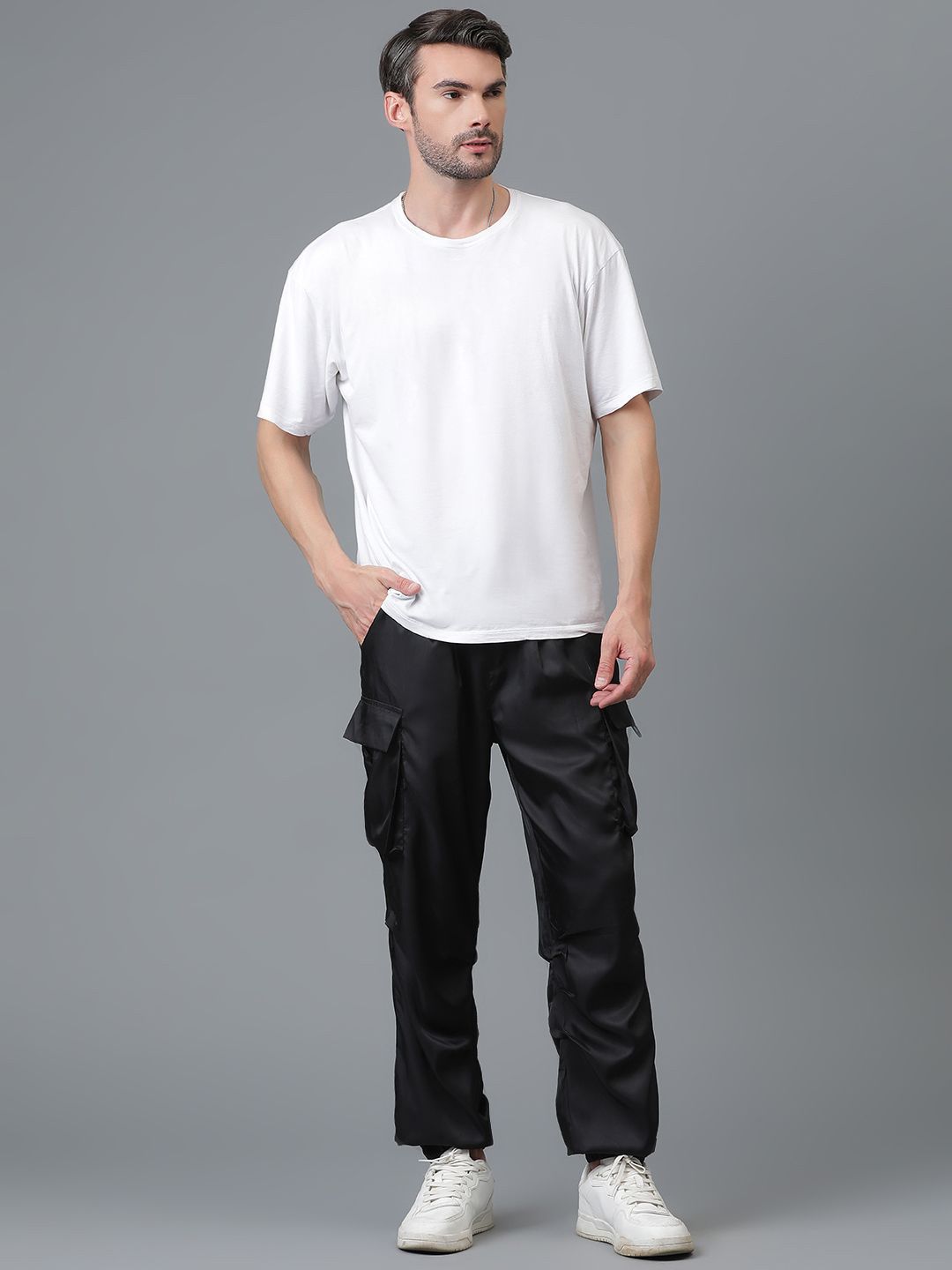Kotty Men Relaxed Low-Rise Easy Wash Pleated Cargo Trousers