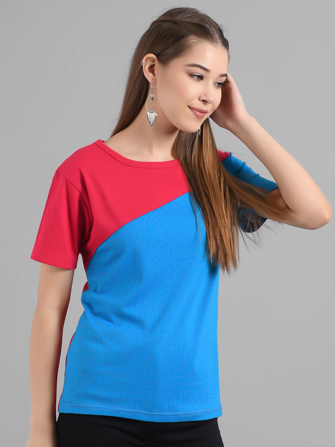 Kotty Colourblocked Round Neck Cotton T-shirt