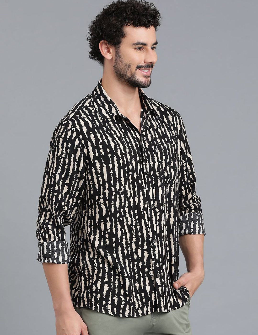 Kotty Black & Cream Abstract Printed Spread Collar Relaxed Fit Casual Shirt