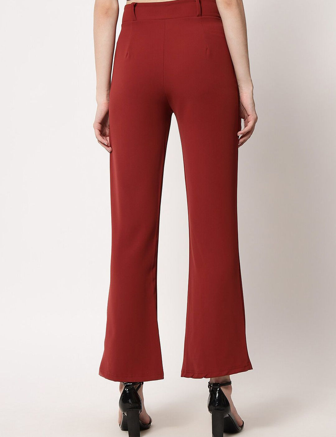 Kotty Women Relaxed Straight Leg Straight Fit High-Rise Easy Wash Pleated Trousers