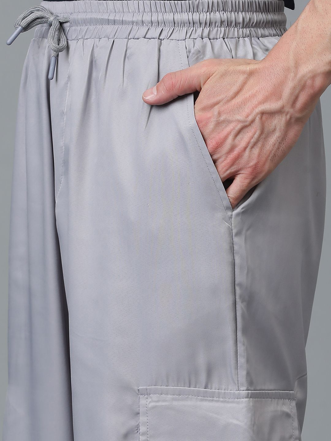 Kotty Men Relaxed Low-Rise Easy Wash Cargos Trousers