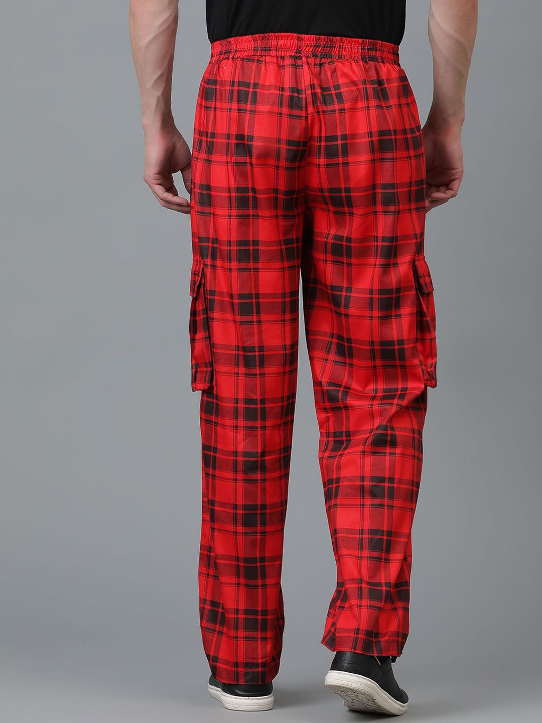 Kotty Men Checked Relaxed Low-Rise Easy Wash Chinos Trousers