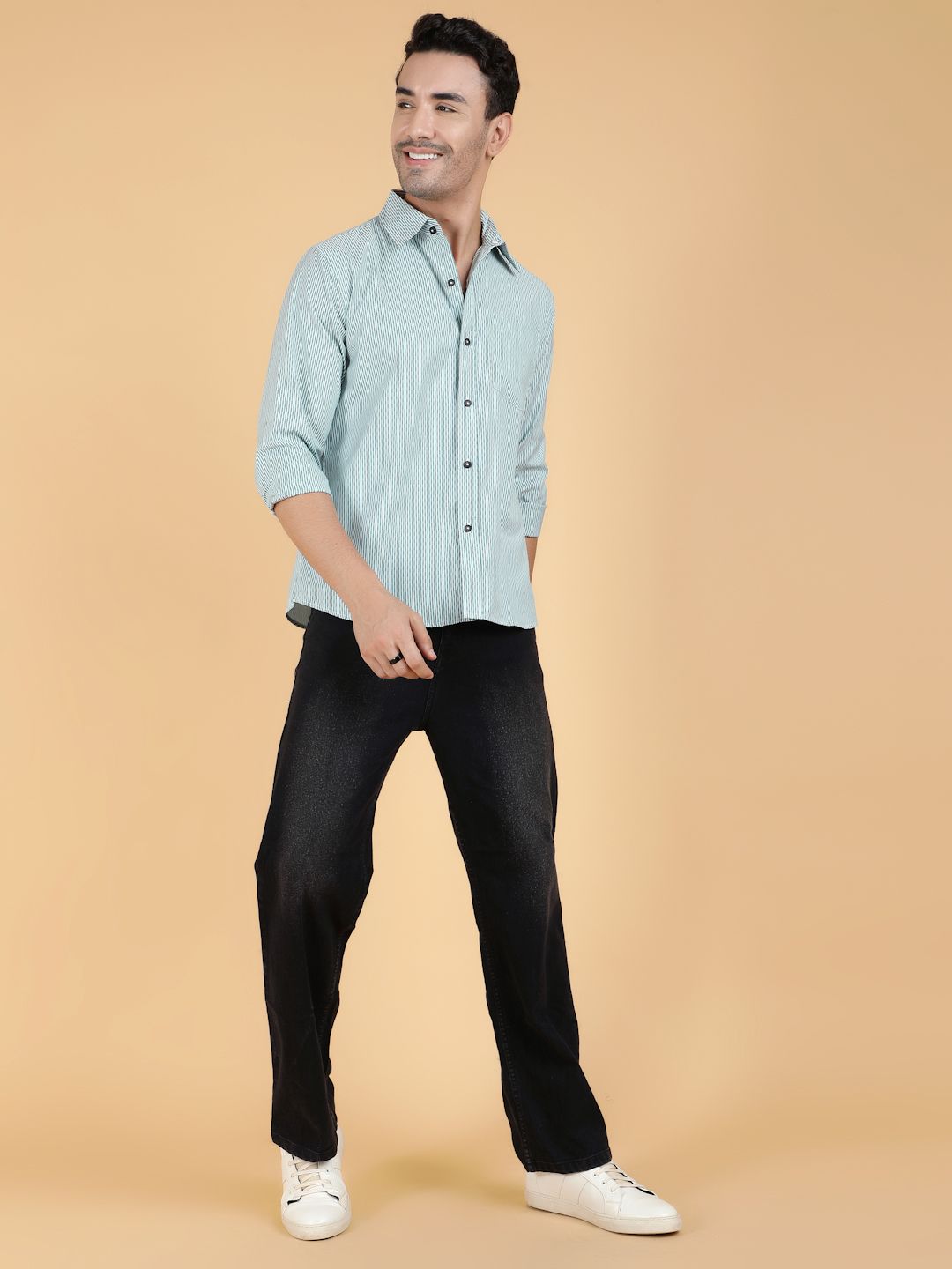 Kotty Men Relaxed Spread Collar Graphic Printed Casual Shirt