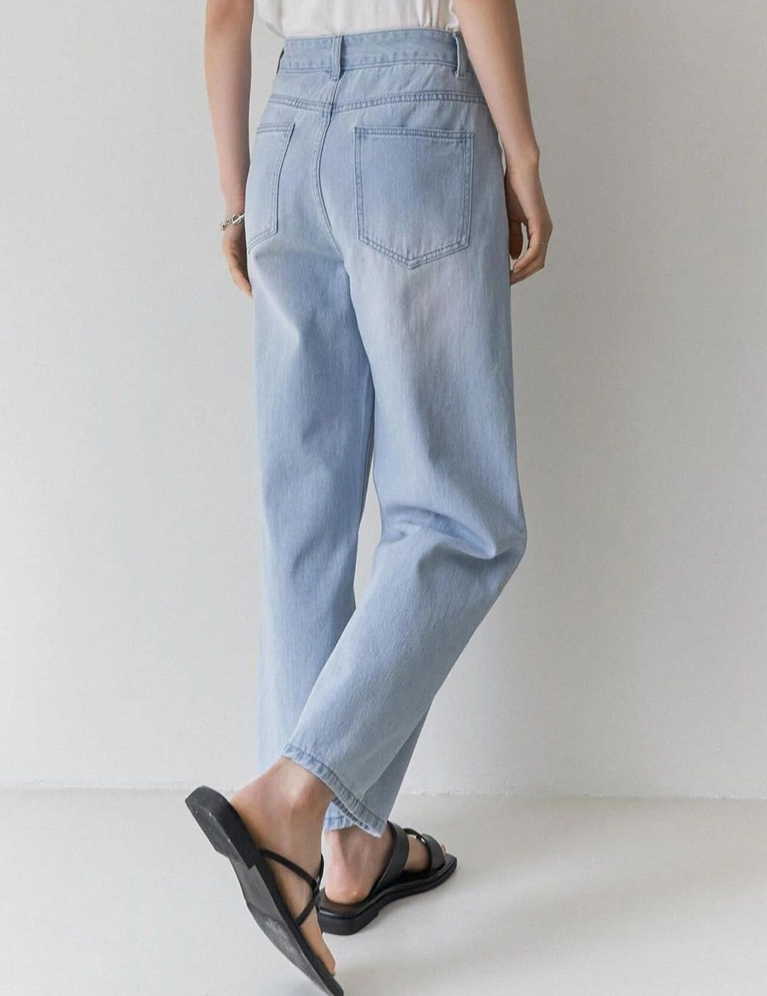 Kotty Women Relaxed Fit High-Rise Clean Look Heavy Fade Stretchable Jeans