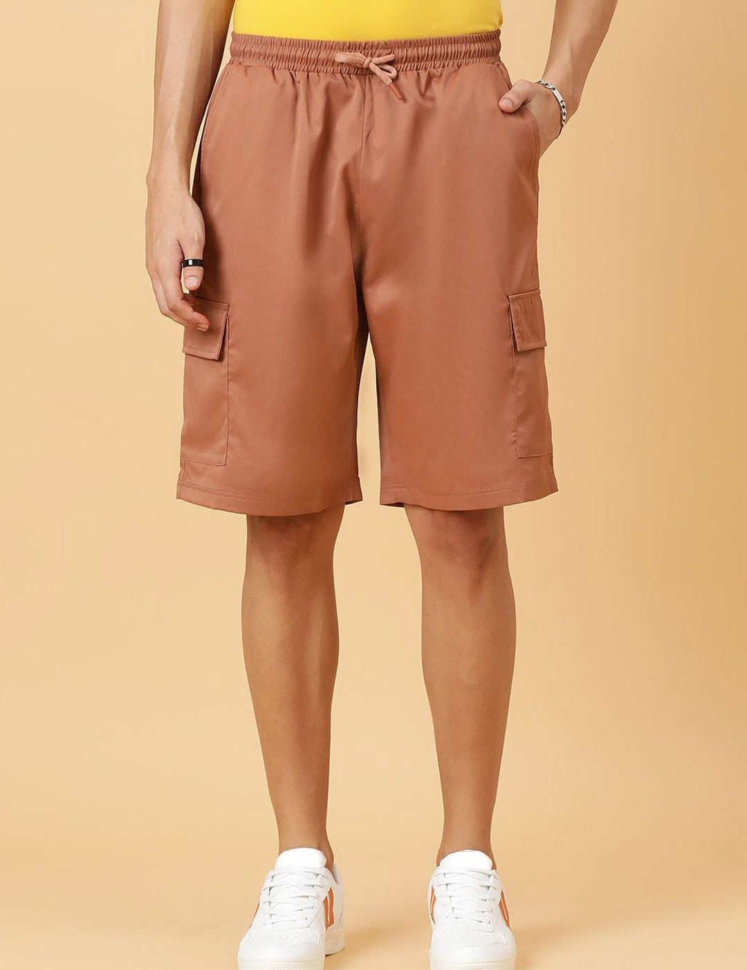 Kotty Men Low-Rise Cargo Shorts