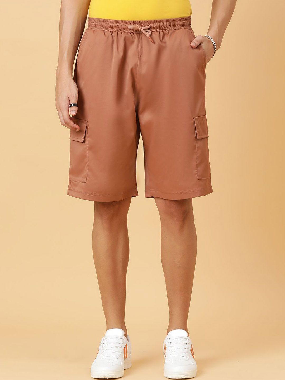 Kotty Men Low-Rise Cargo Shorts