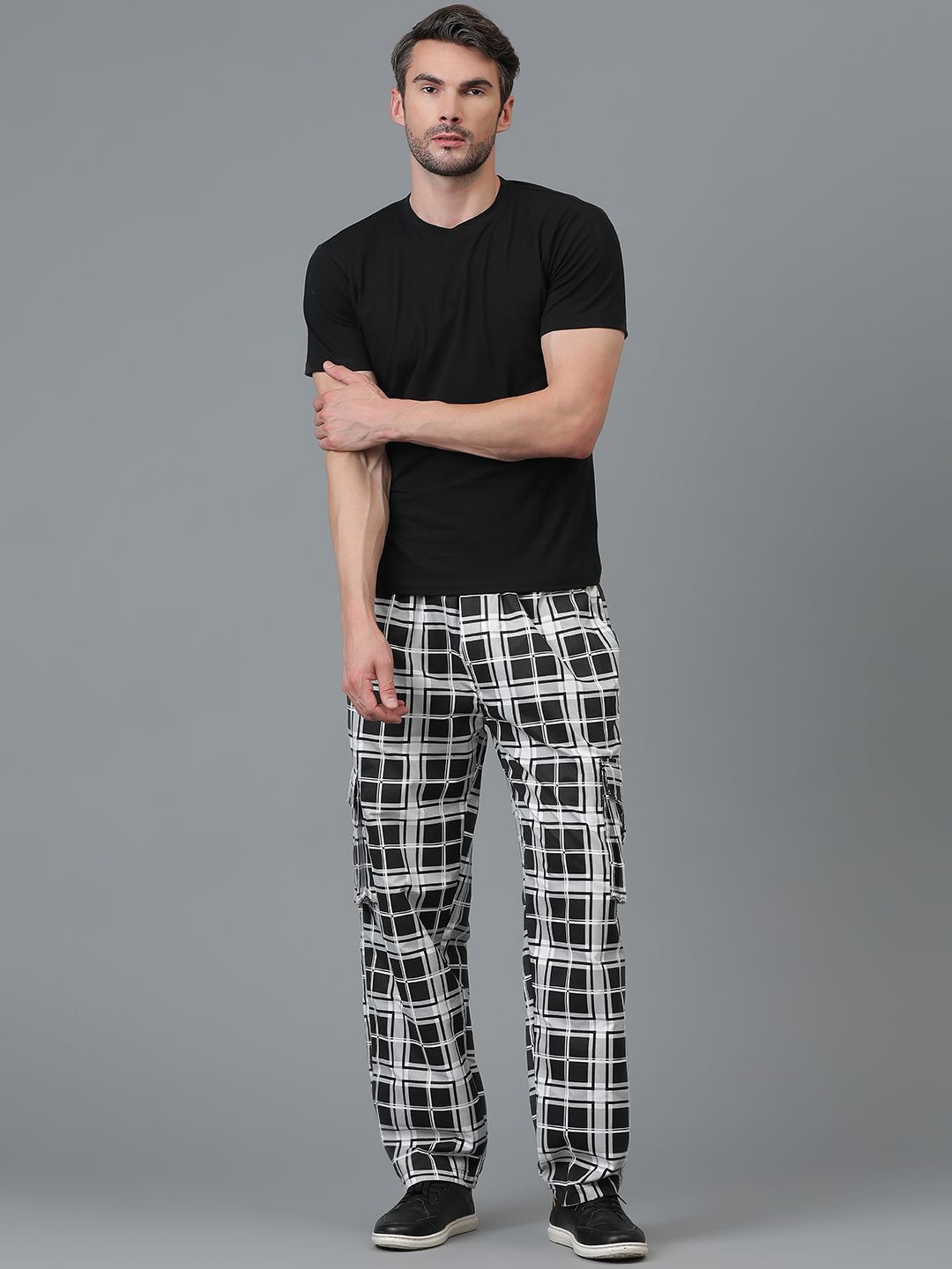 Kotty Men Checked Relaxed Low-Rise Easy Wash Trousers