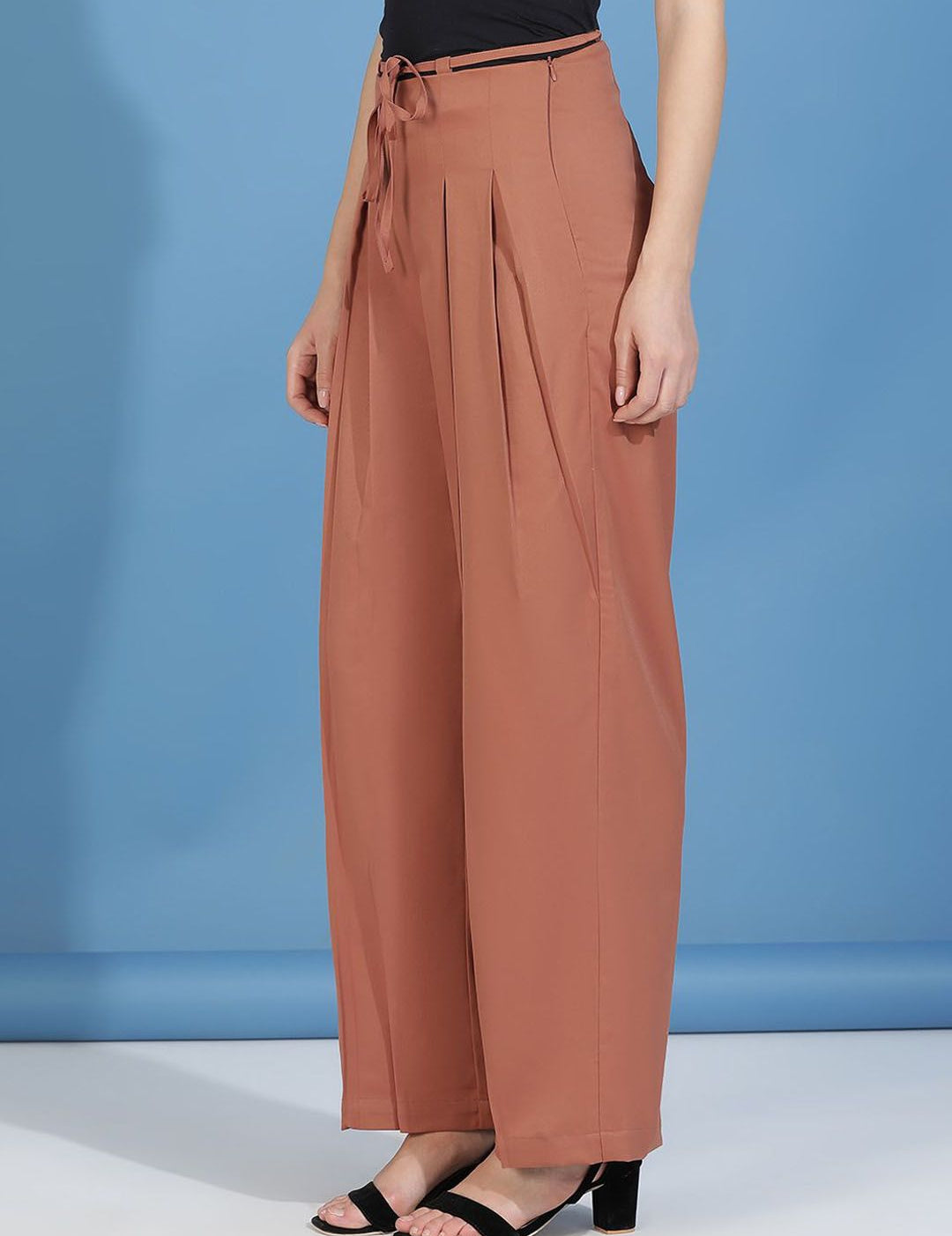 Kotty Women Relaxed Straight Fit High-Rise Easy Wash Pleated Trousers