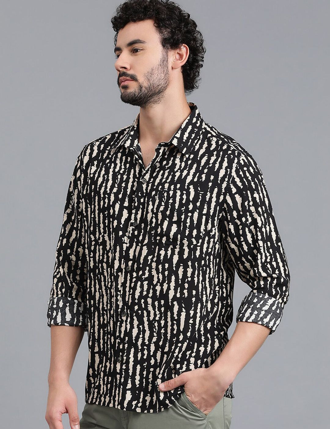 Kotty Black & Cream Abstract Printed Spread Collar Relaxed Fit Casual Shirt