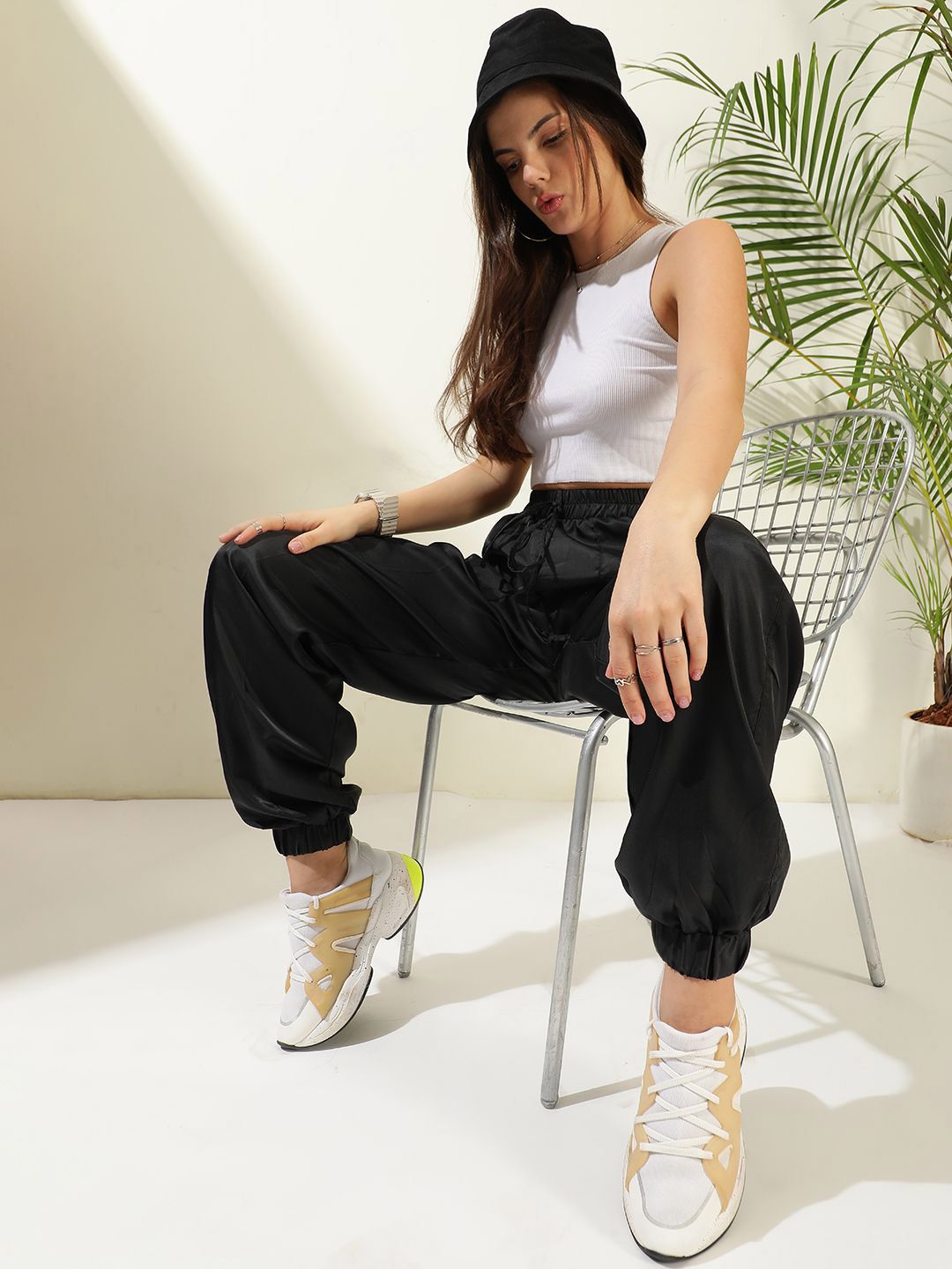 Kotty Women Relaxed High-Rise Easy Wash Joggers Trousers