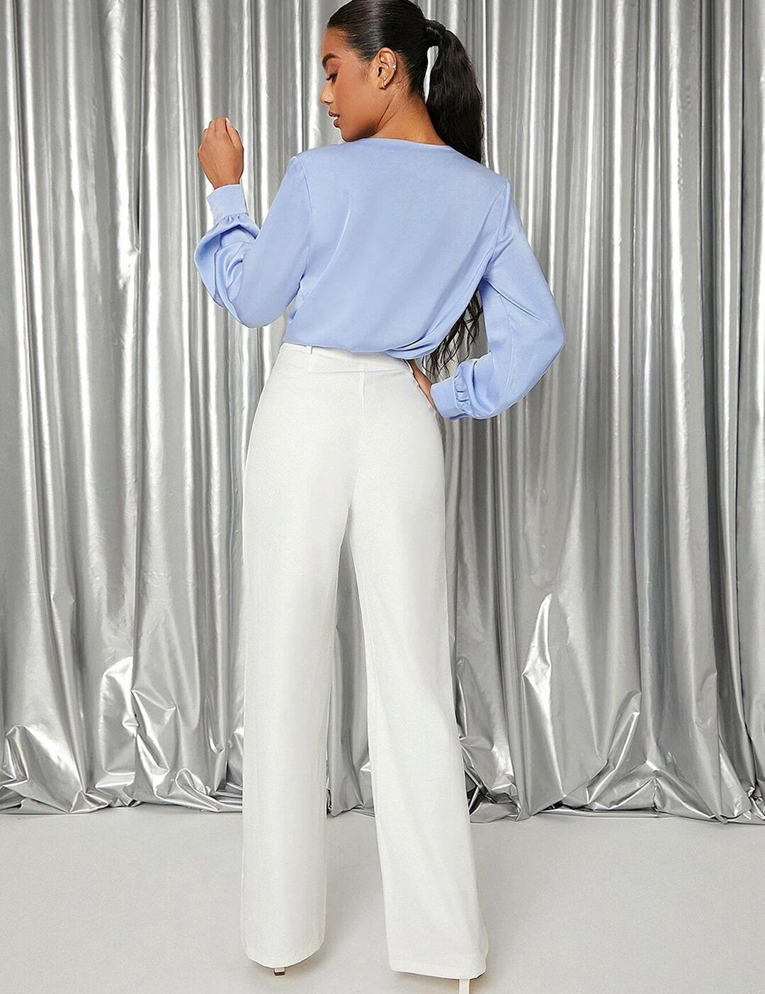 Kotty Women Relaxed Straight Leg Straight Fit High-Rise Easy Wash Pleated Trousers