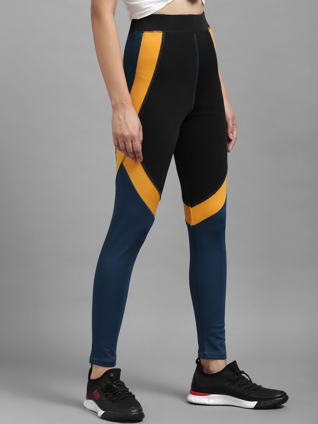 Kotty Women Blue & Black Colourblocked Tights