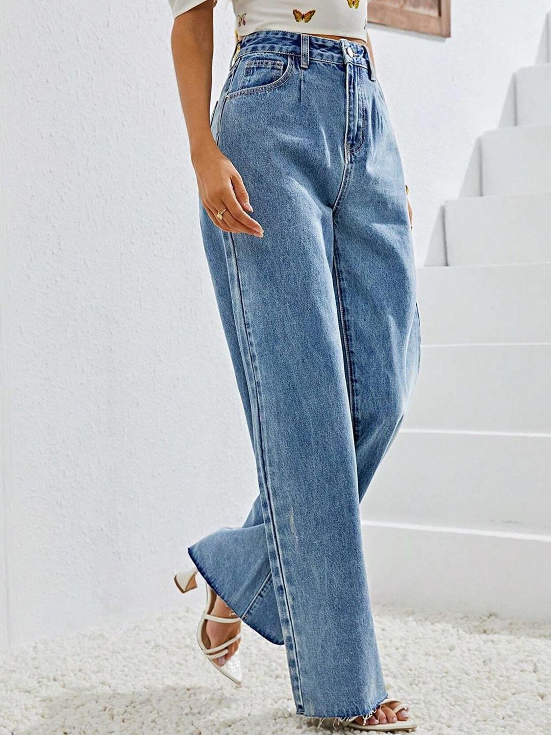 Kotty Women High-Rise Clean Look Heavy Fade Stretchable Jeans