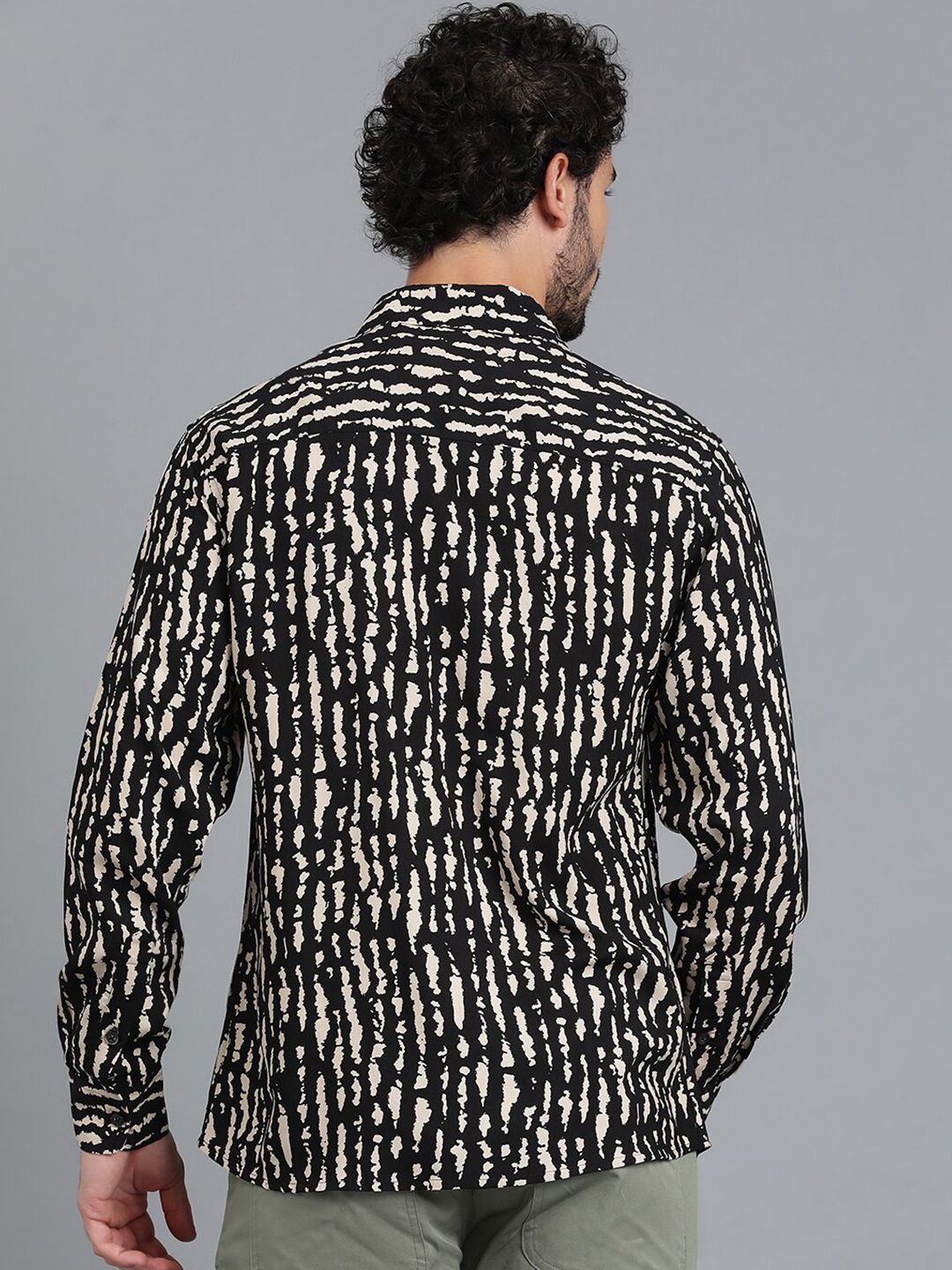 Kotty Black & Cream Abstract Printed Spread Collar Relaxed Fit Casual Shirt