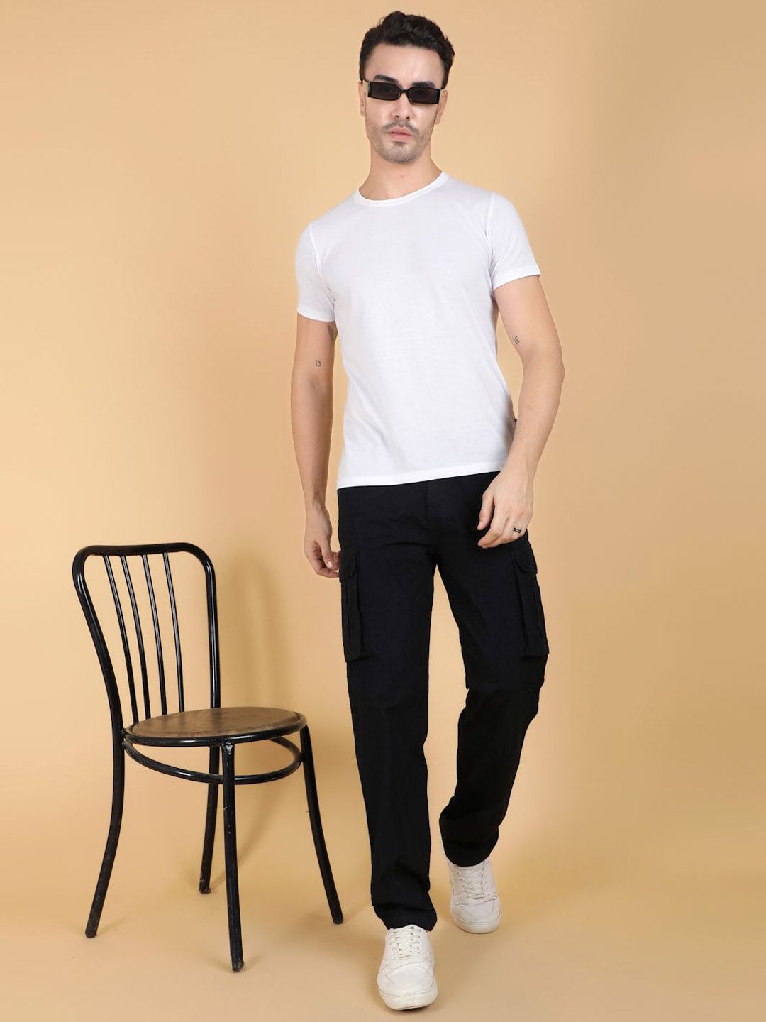 Kotty Men Regular Fit Mid-Rise Black Cargo Trousers