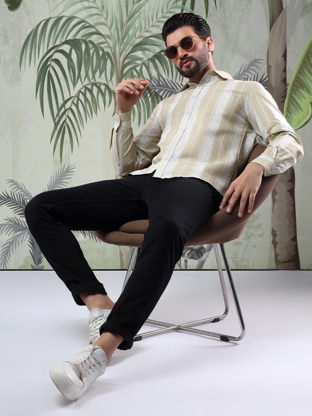 Kotty Men Spread Collar Vertical Striped Casual Shirt