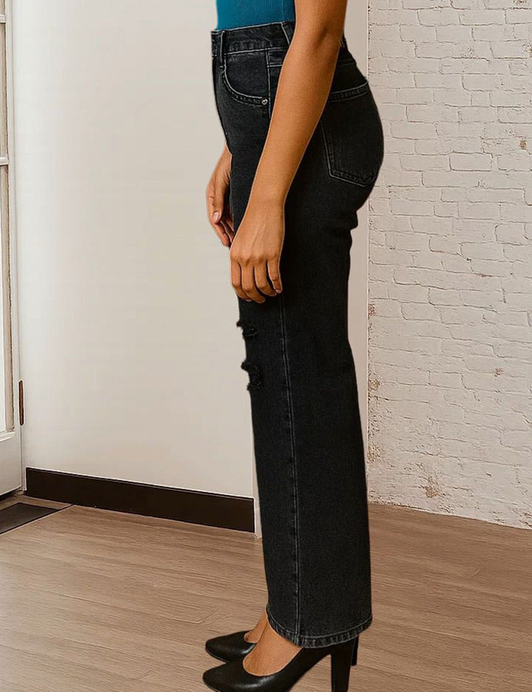 Kotty Women Relaxed Fit High-Rise Mildly Distressed Stretchable Jeans