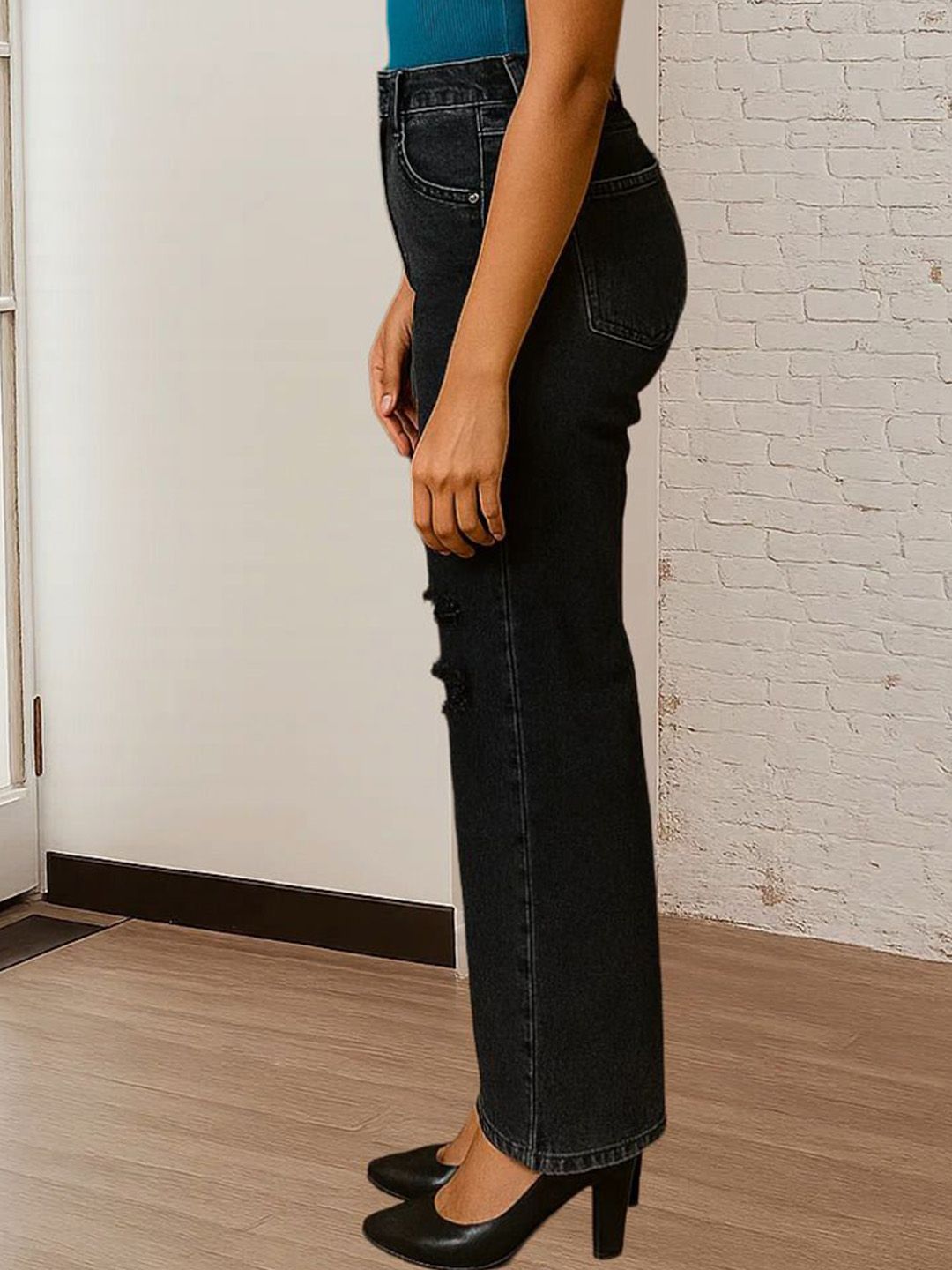 Kotty Women Relaxed Fit High-Rise Mildly Distressed Stretchable Jeans