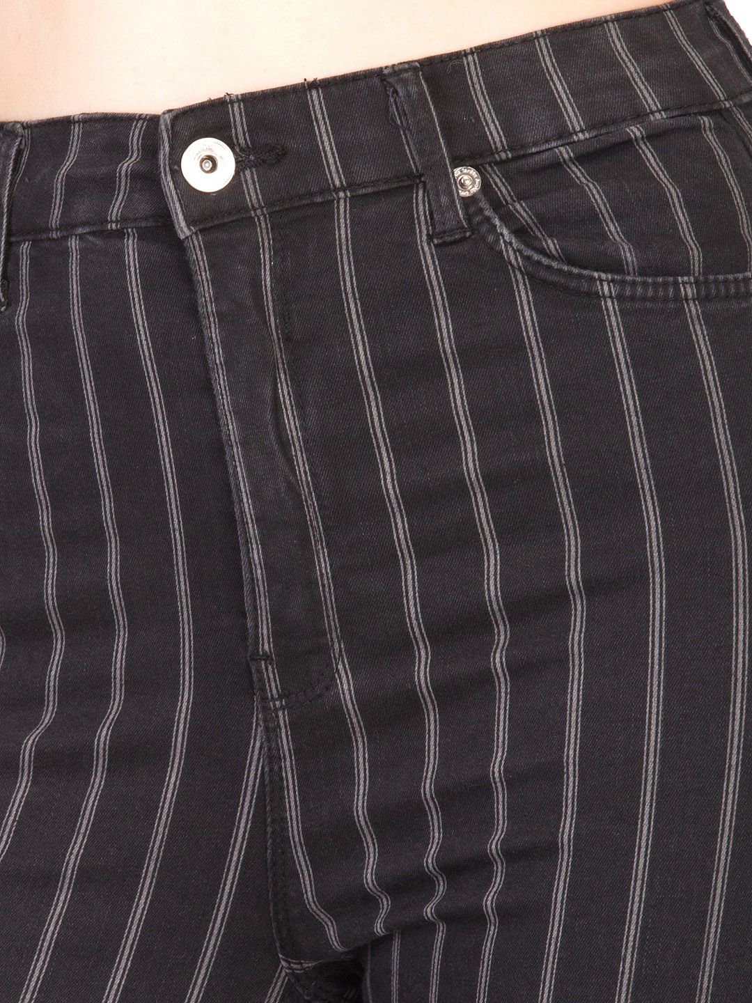 Kotty Women Black Skinny Fit High-Rise Slash Knee Stretchable Jeans