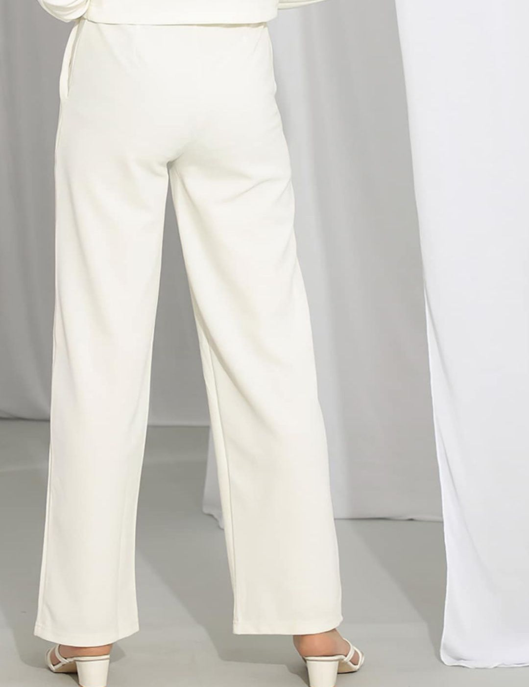 KOTTY Basics Women Relaxed Straight Leg Straight Fit High Rise Easy Wash Trousers