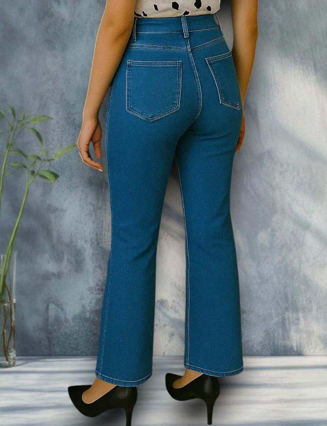 Kotty Women Regular Fit High-Rise Mildly Distressed Stretchable Jeans