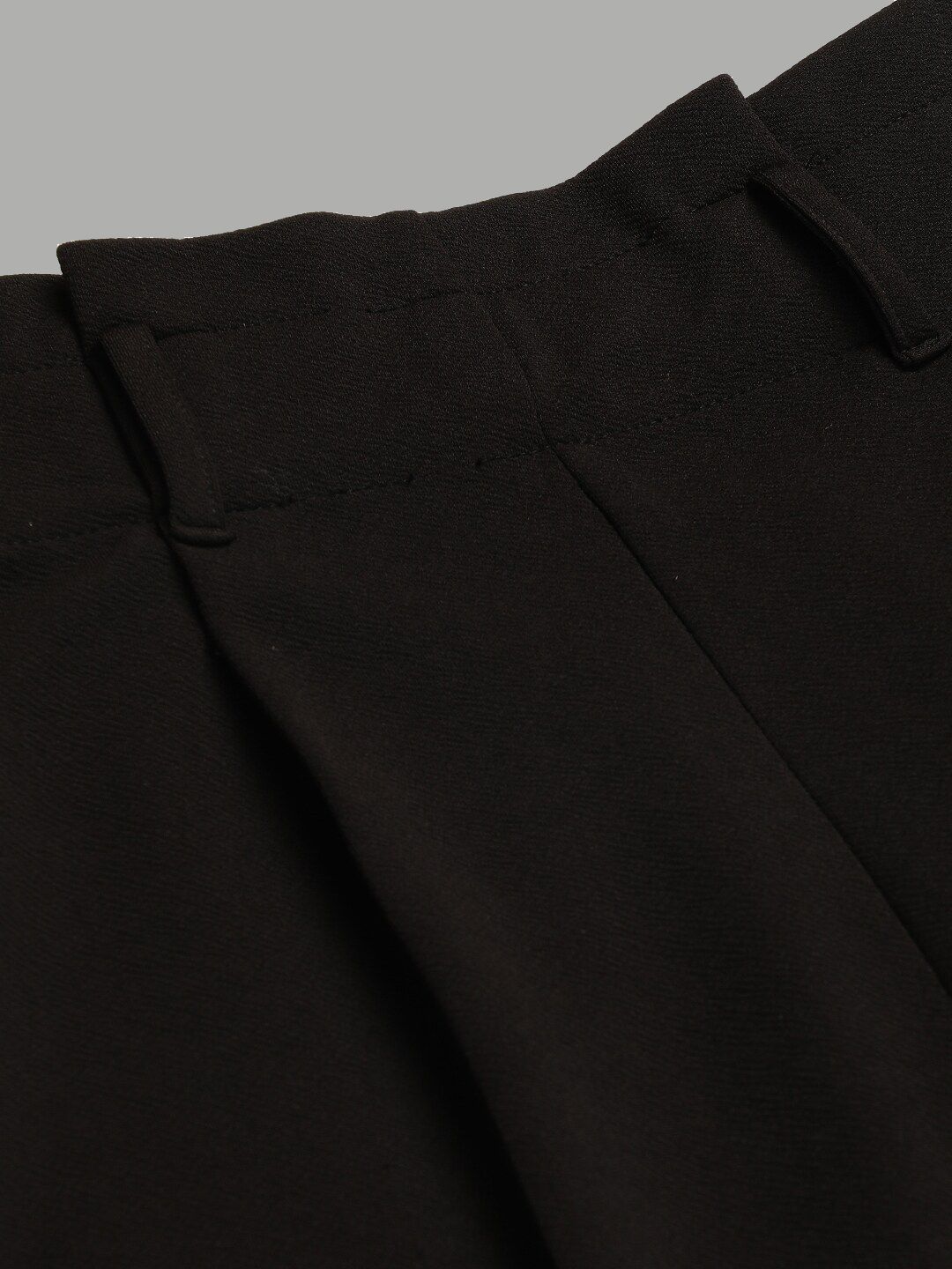 Kotty Women Relaxed Straight Fit High-Rise Easy Wash Pleated Trousers