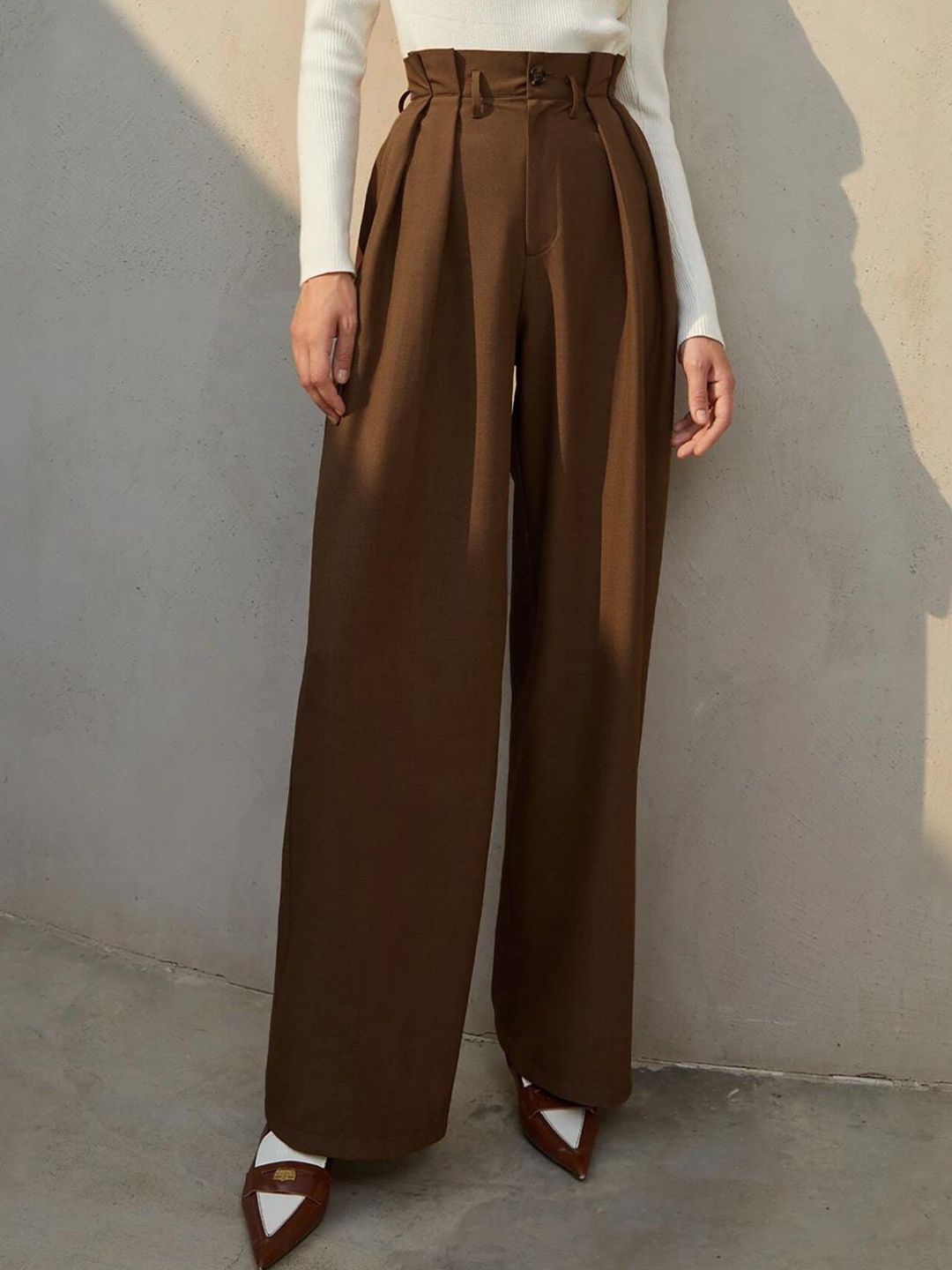 Kotty Women Relaxed Straight Leg Straight Fit High-Rise Cotton Pleated Trousers