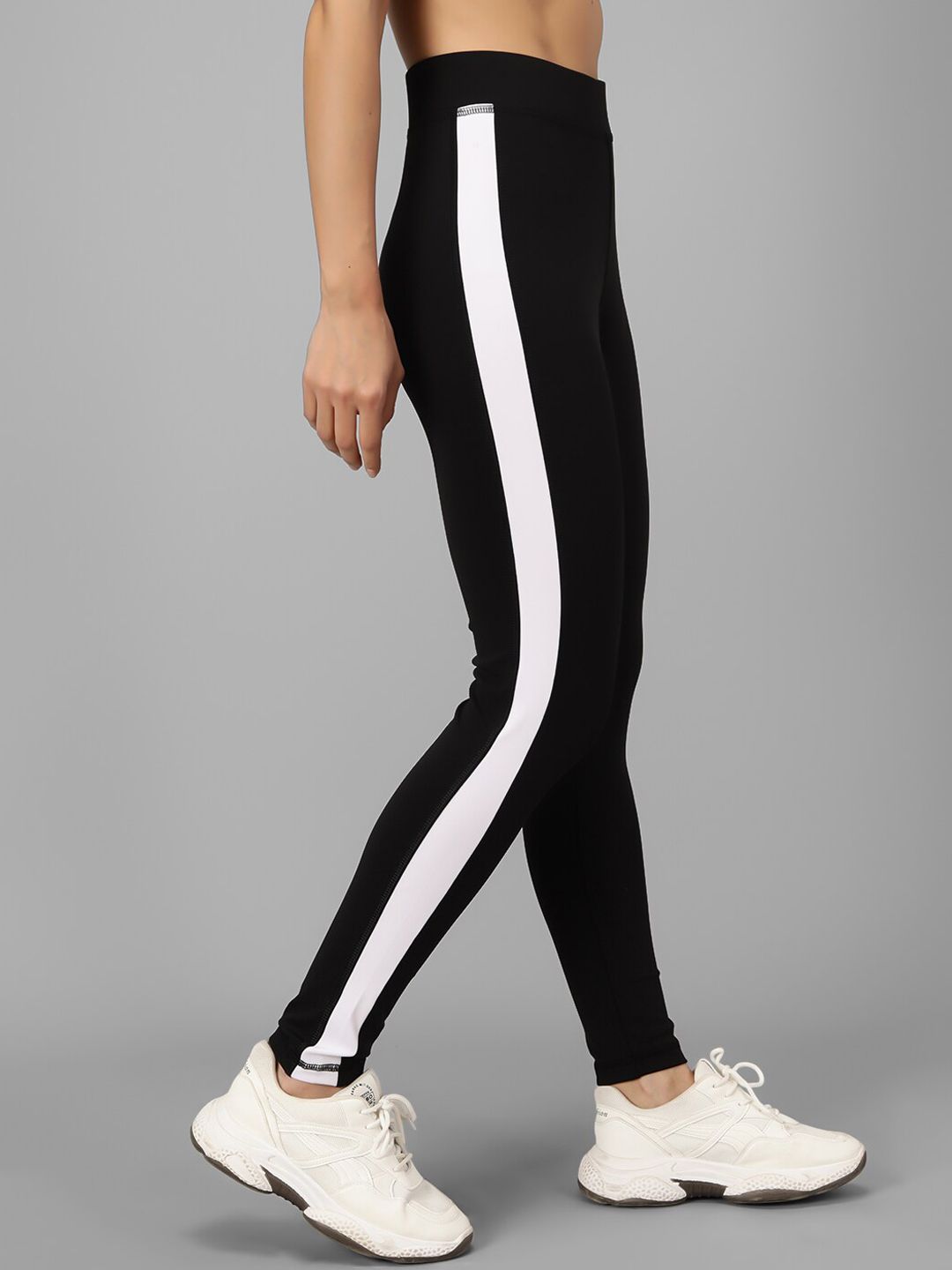 Kotty Women Black & White Colourblocked Tights