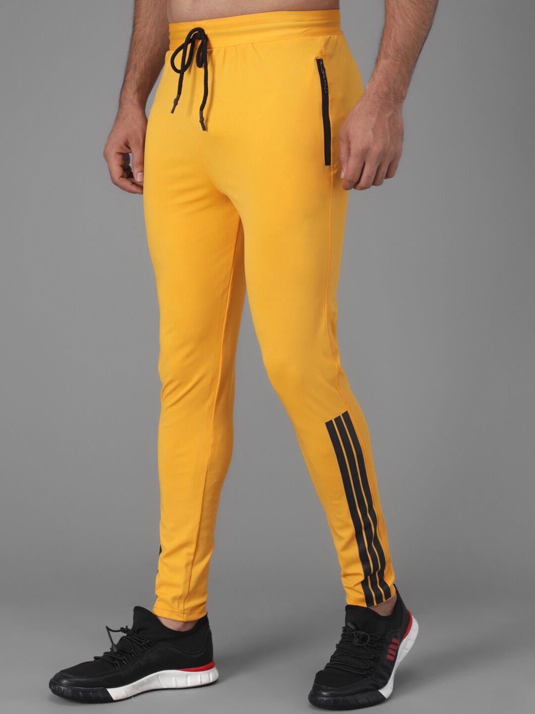 Kotty Men Yellow Solid Track Pants