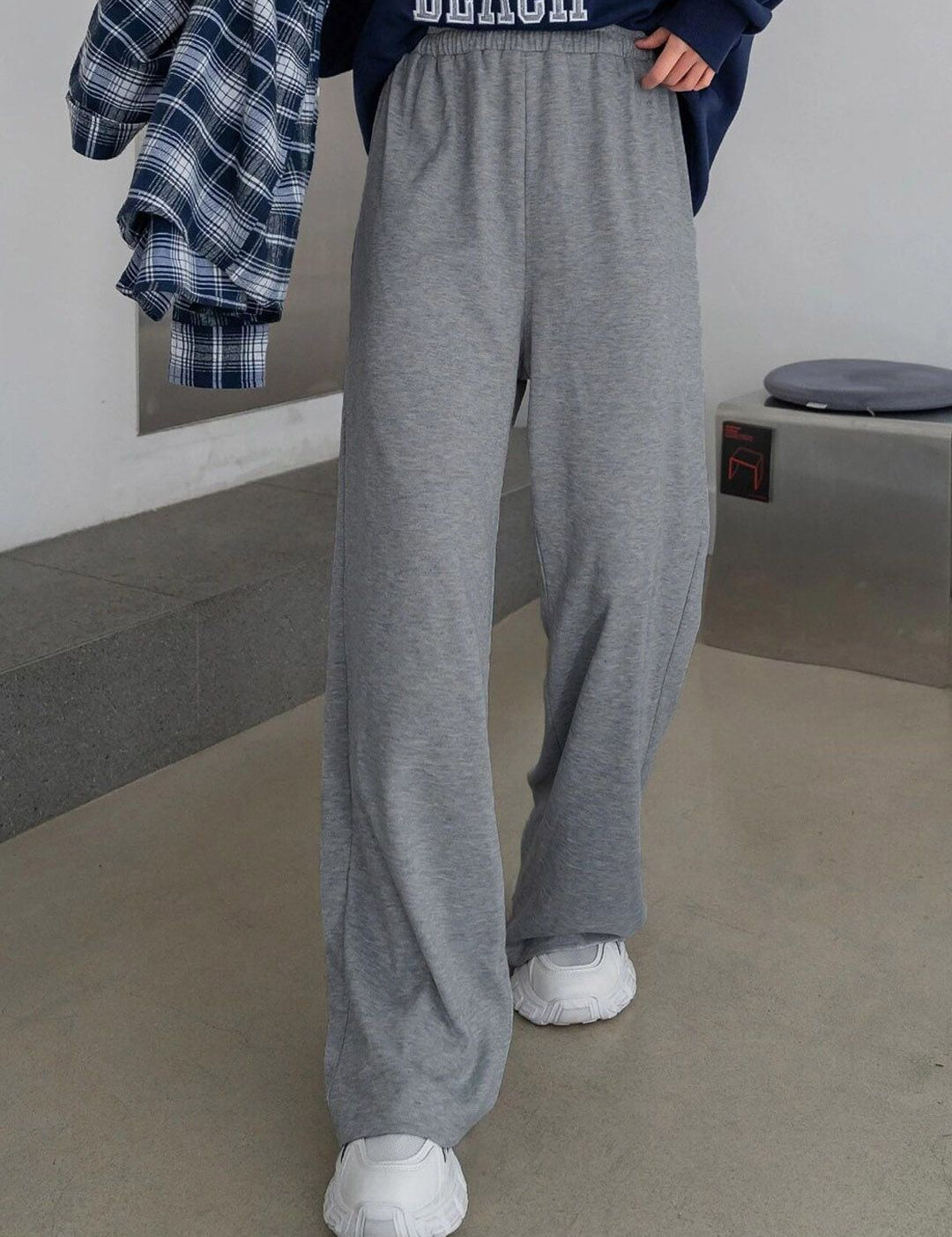 Kotty Women Straight Fit Mid-Rise Track Pants