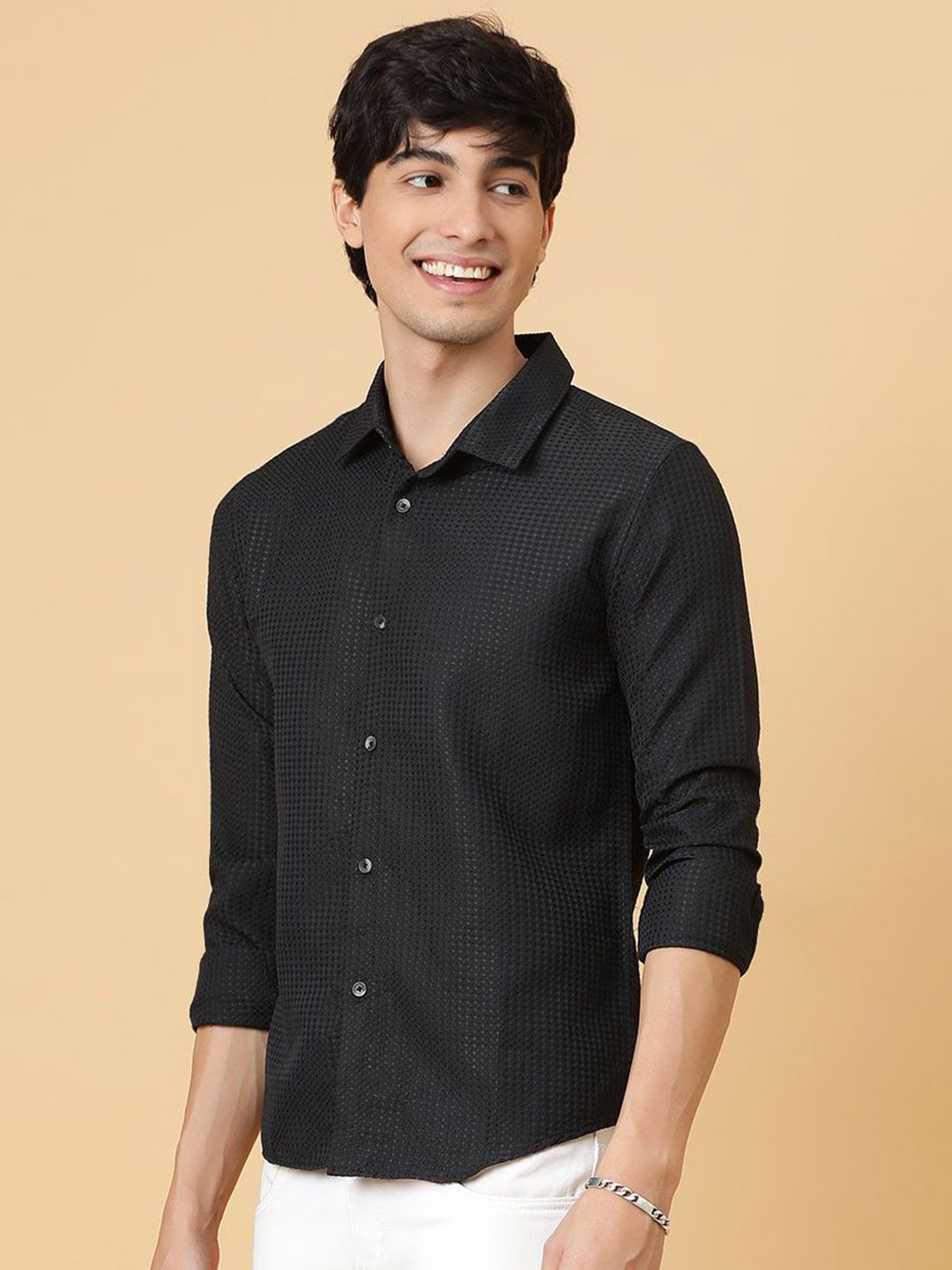 Kotty Men Relaxed Spread Collar Solid Casual Shirt