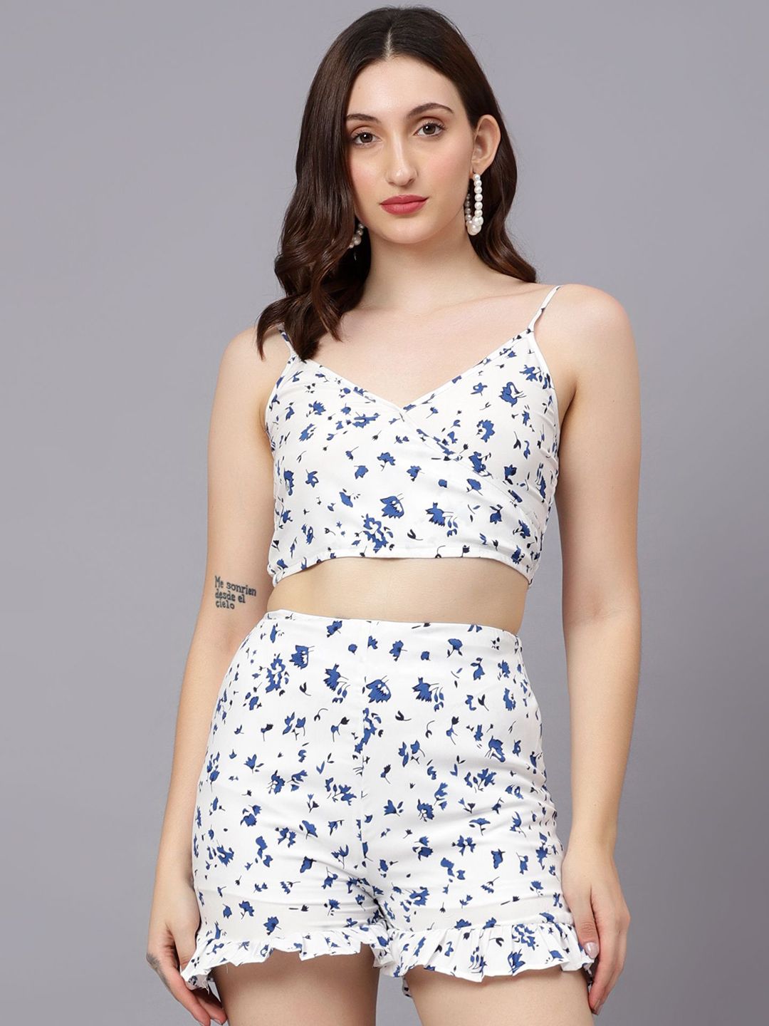 Kotty White & Blue Floral Printed V-Neck Top With Shorts