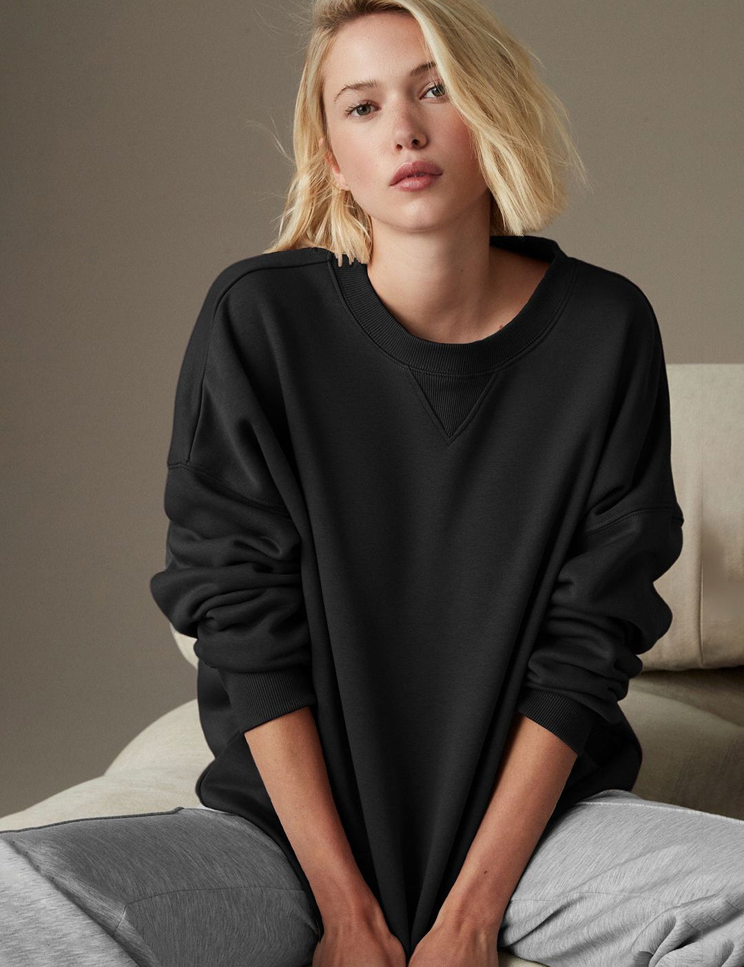 Kotty Women Round Neck Long Sleeves Sweatshirt