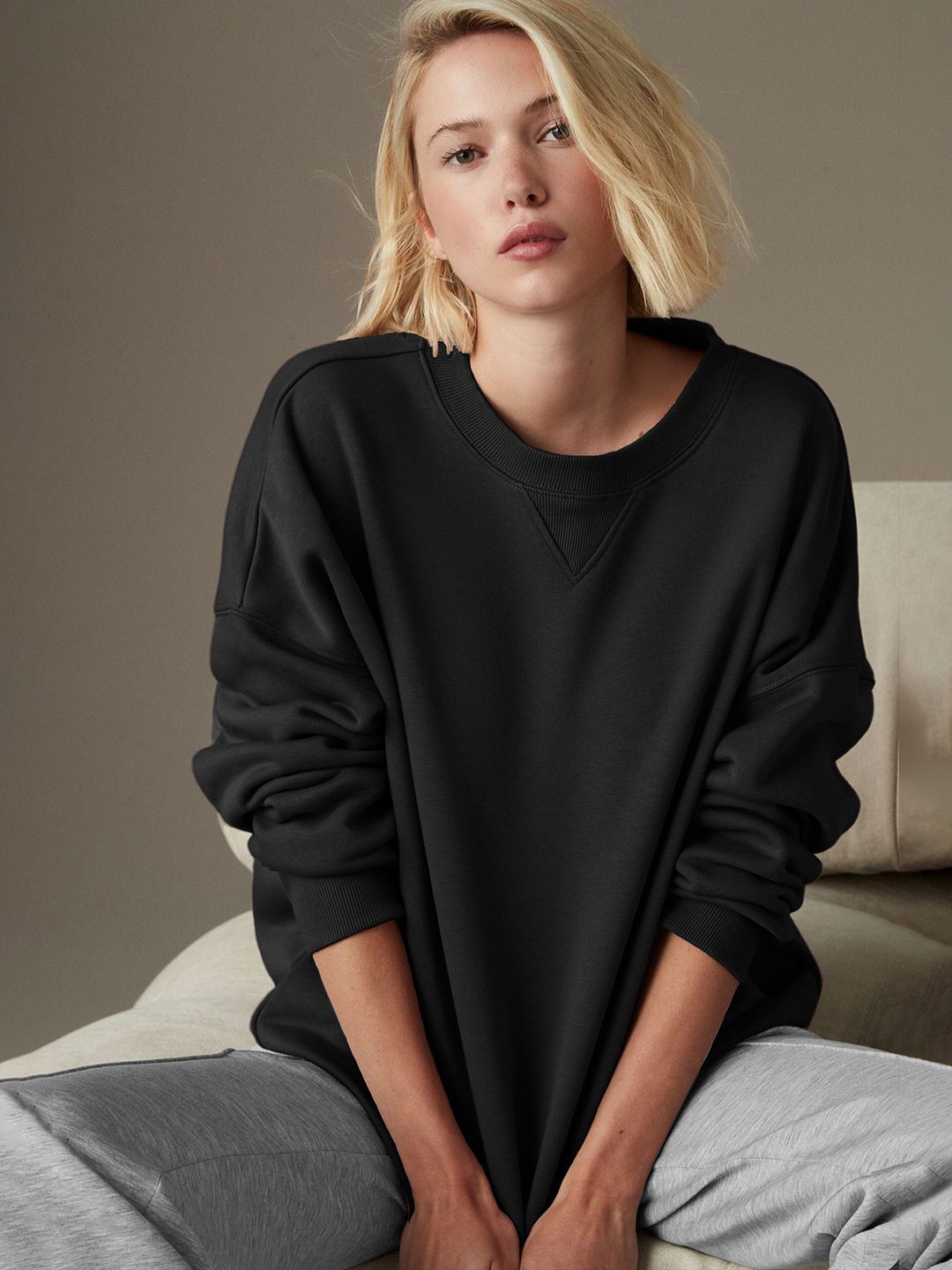 Kotty Women Round Neck Long Sleeves Sweatshirt