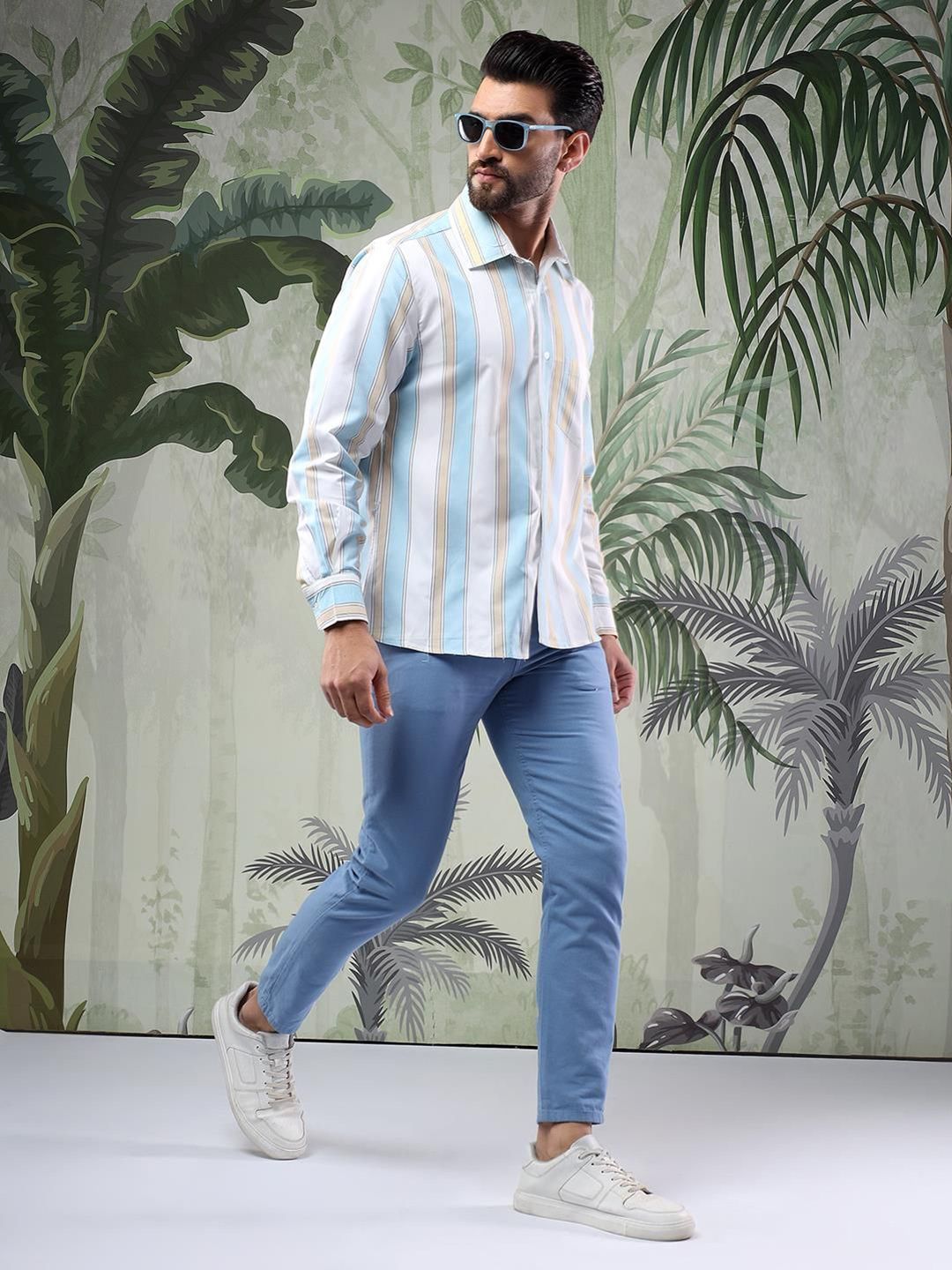 Kotty Men Cutaway Collar Vertical Striped Casual Shirt