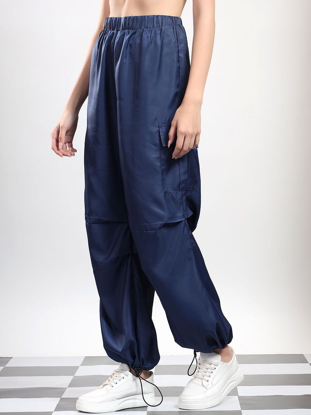 Kotty Women High-Rise Easy Wash Pleated Cargos Trousers