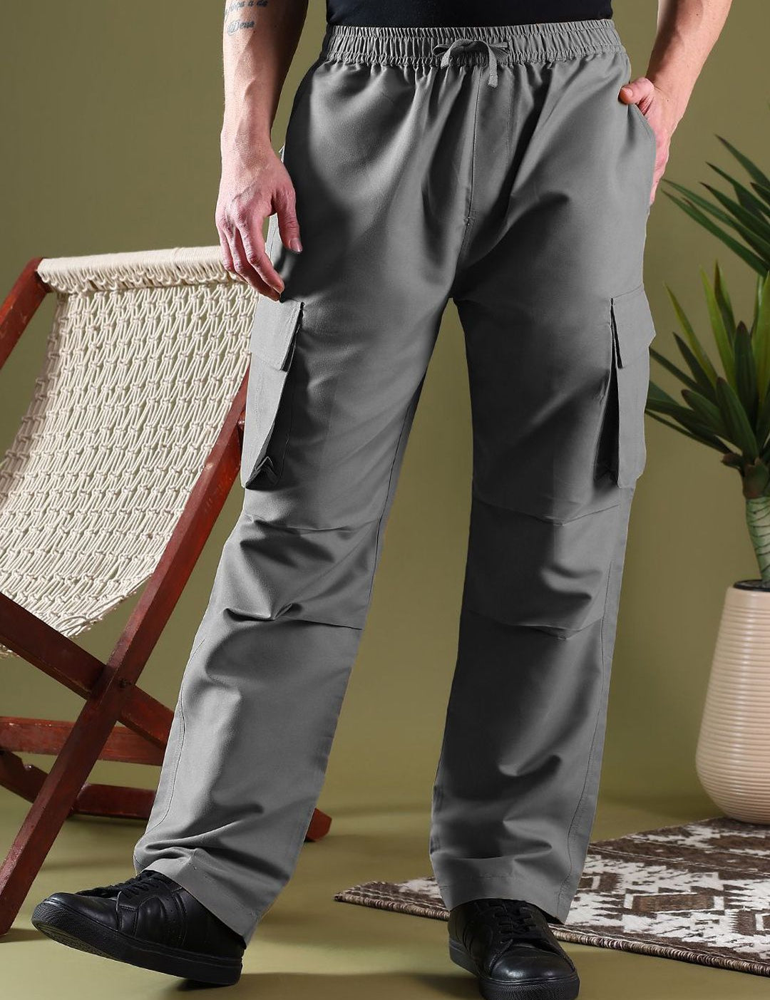 Kotty Men Low-Rise Easy Wash Pleated Cargos Regular Fit Trousers